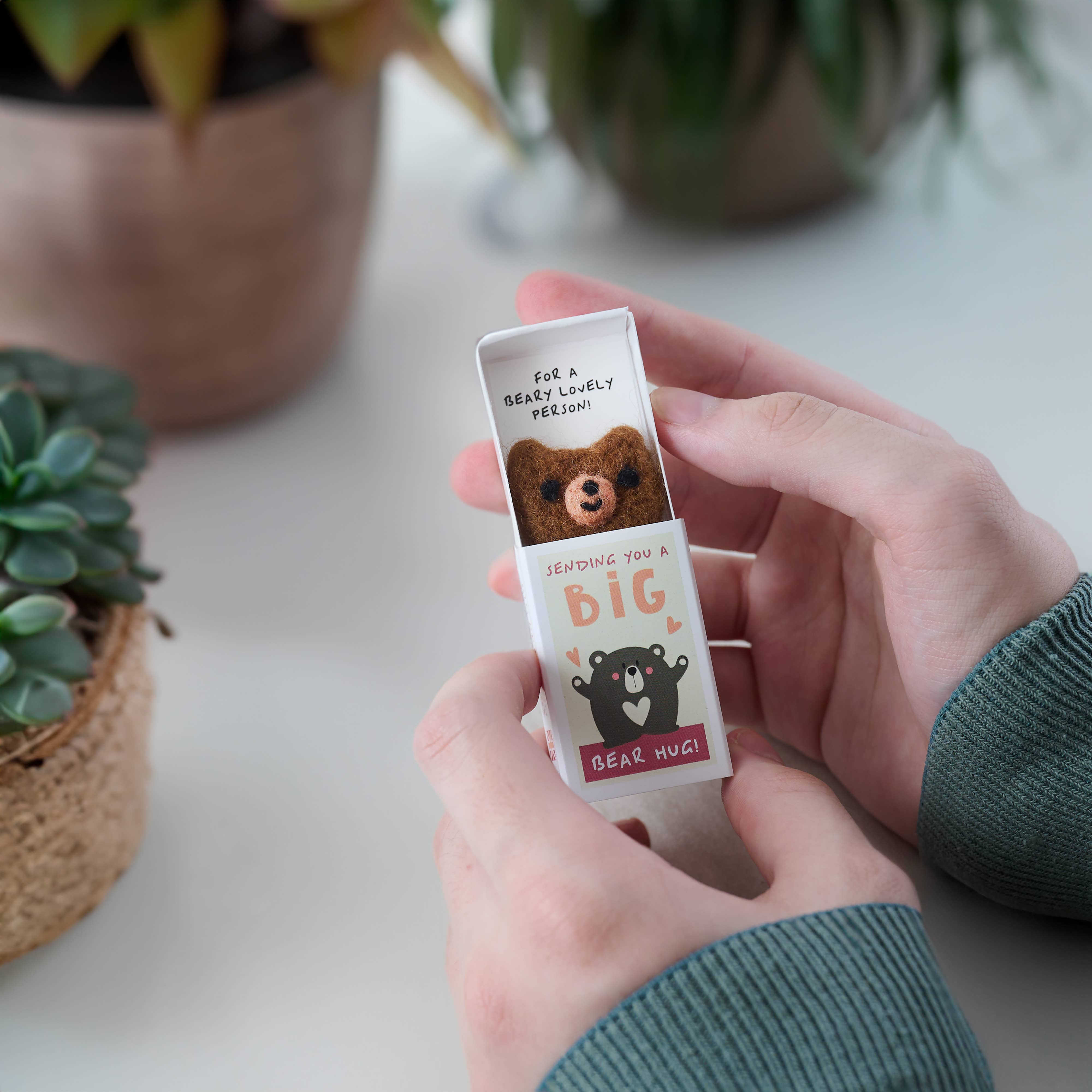 Marvling Bros Ltd – wholesale Gag gift/novelty gift – Big Bear Hug Wool Felt Bear In A Matchbox