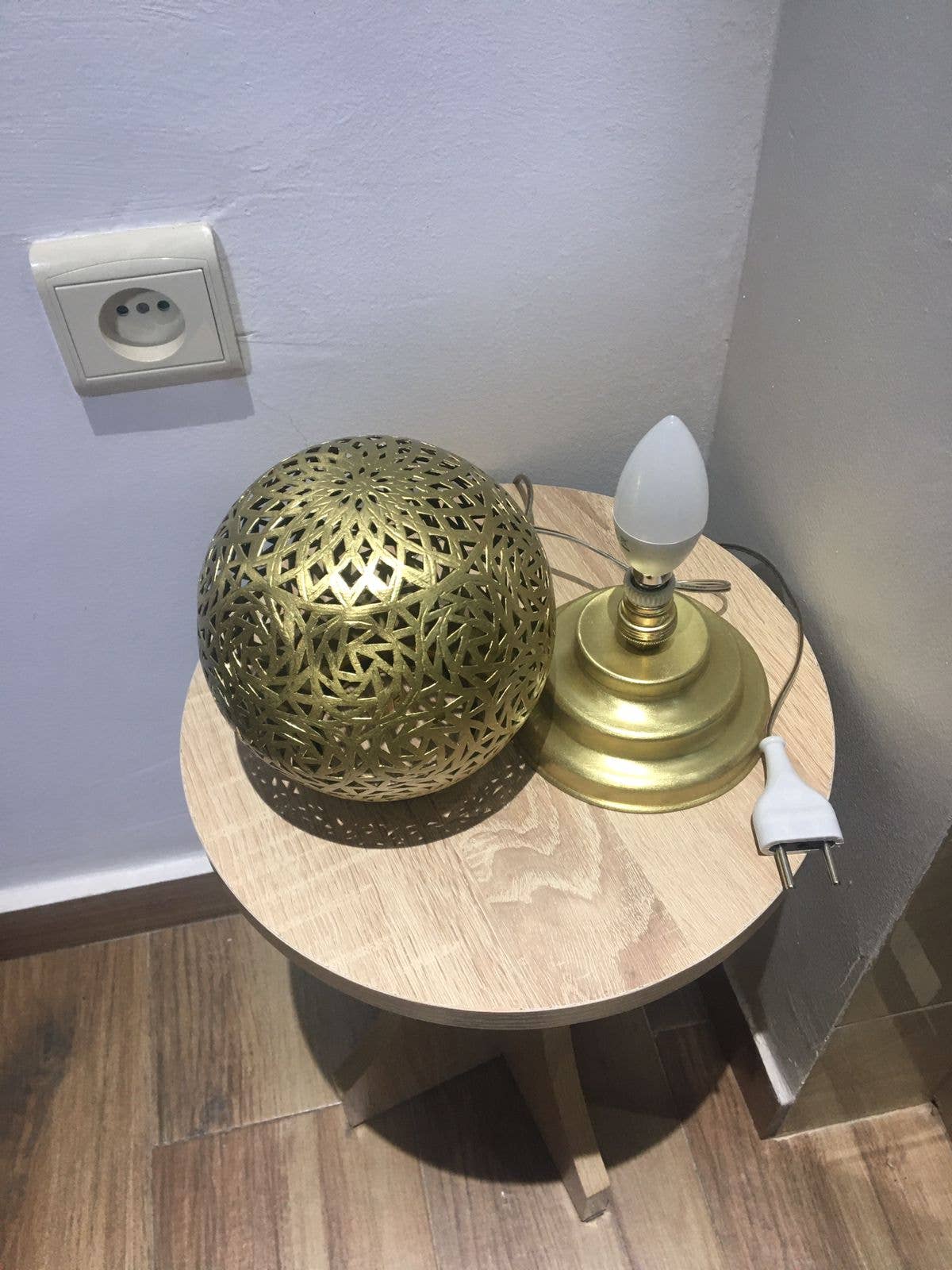 marrakeshop – Engroshandel Skrivebordslampe – Marokkansk håndlavet rund bordlampe i graveret messing17