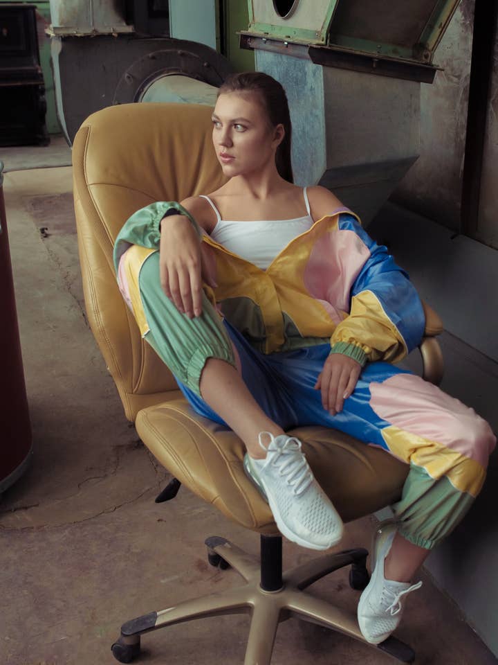 V3 JACKE/ Neunties Joggerjacke V3 für den Großhandel von Cheyma