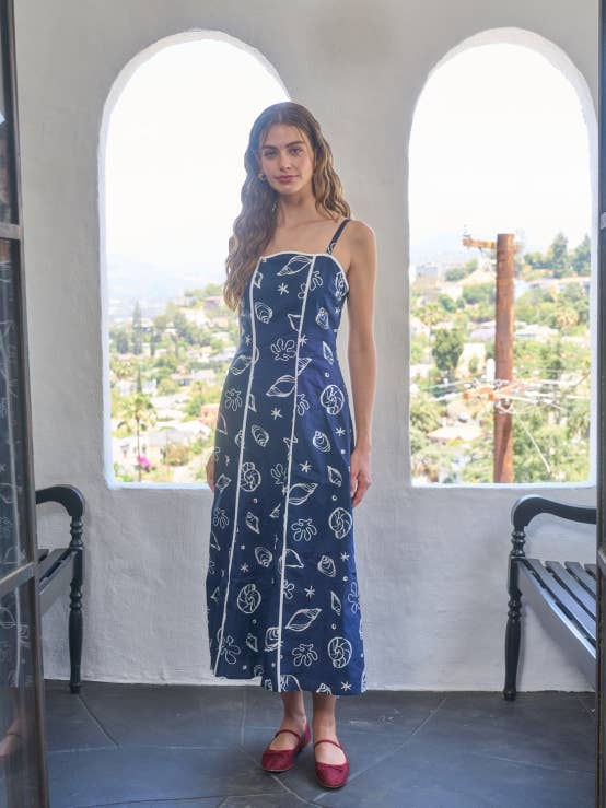 ROBE MIDI SANS MANCHES À ENCOLURE FESTONNÉE MOTIF MER pour la vente par Moon River