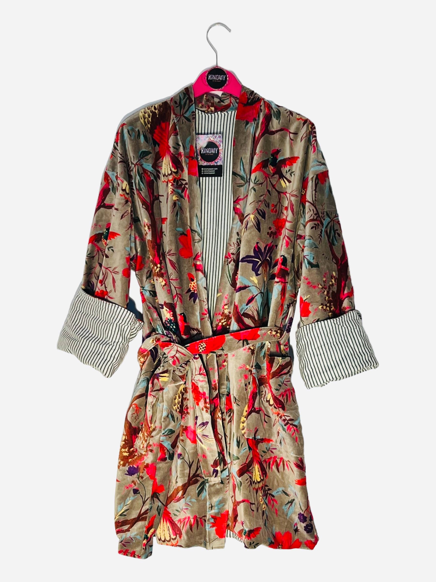 Kinomy – wholesale Rock - Dam – Mönstrad kappa i trehårig sammet med kimonomodell16