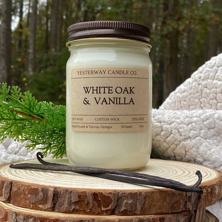 Kaars van wit eikenhout en vanille voor wholesale door Yesterway Candle Co.