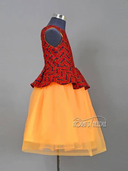 Idara Ankara og tyl bold kjole for engroshandel hos Nora's Needle