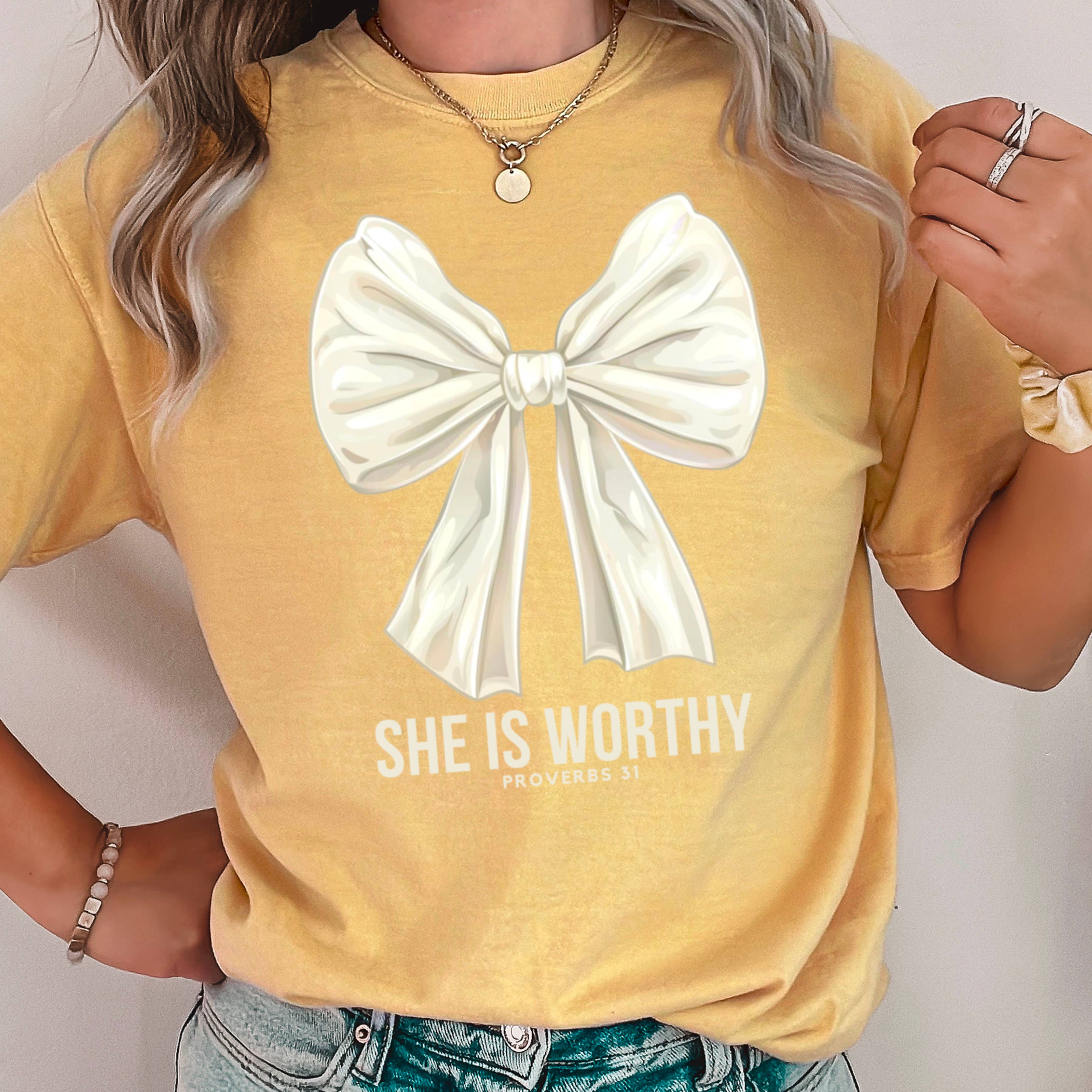 Shoppe SHC - Venta al por mayor Camiseta estampada - Mujer - Camiseta estampada She Is Worthy | Christian Apparel | Comfort Color9