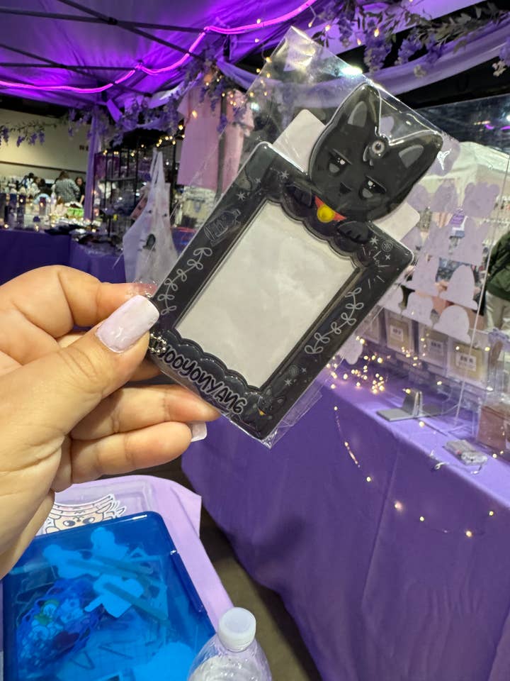 Support en PVC pour cartes photo Aniteez pour la vente par OnePanda Studio