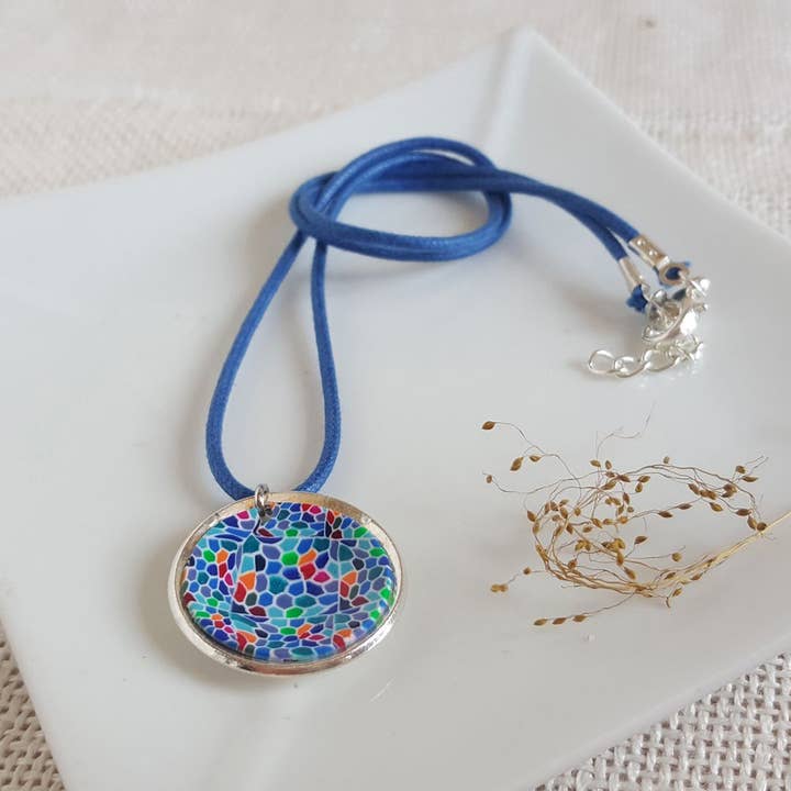 PASTACUITA – wholesale Hänge-/berlockhalsband – Modernistiska runda hängen med färgade trencadis4