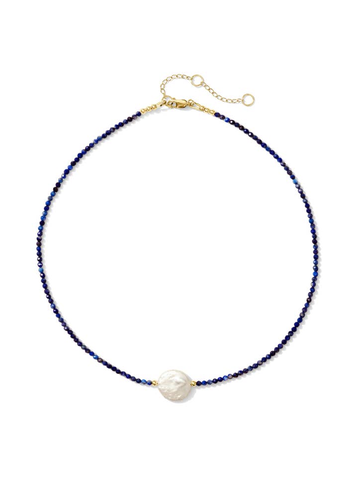 Collier en pierres précieuses Mystic Coin Pearl en lapis-lazuli bleu, Bijoux pour la vente par Kaylie Dawn Jewelry