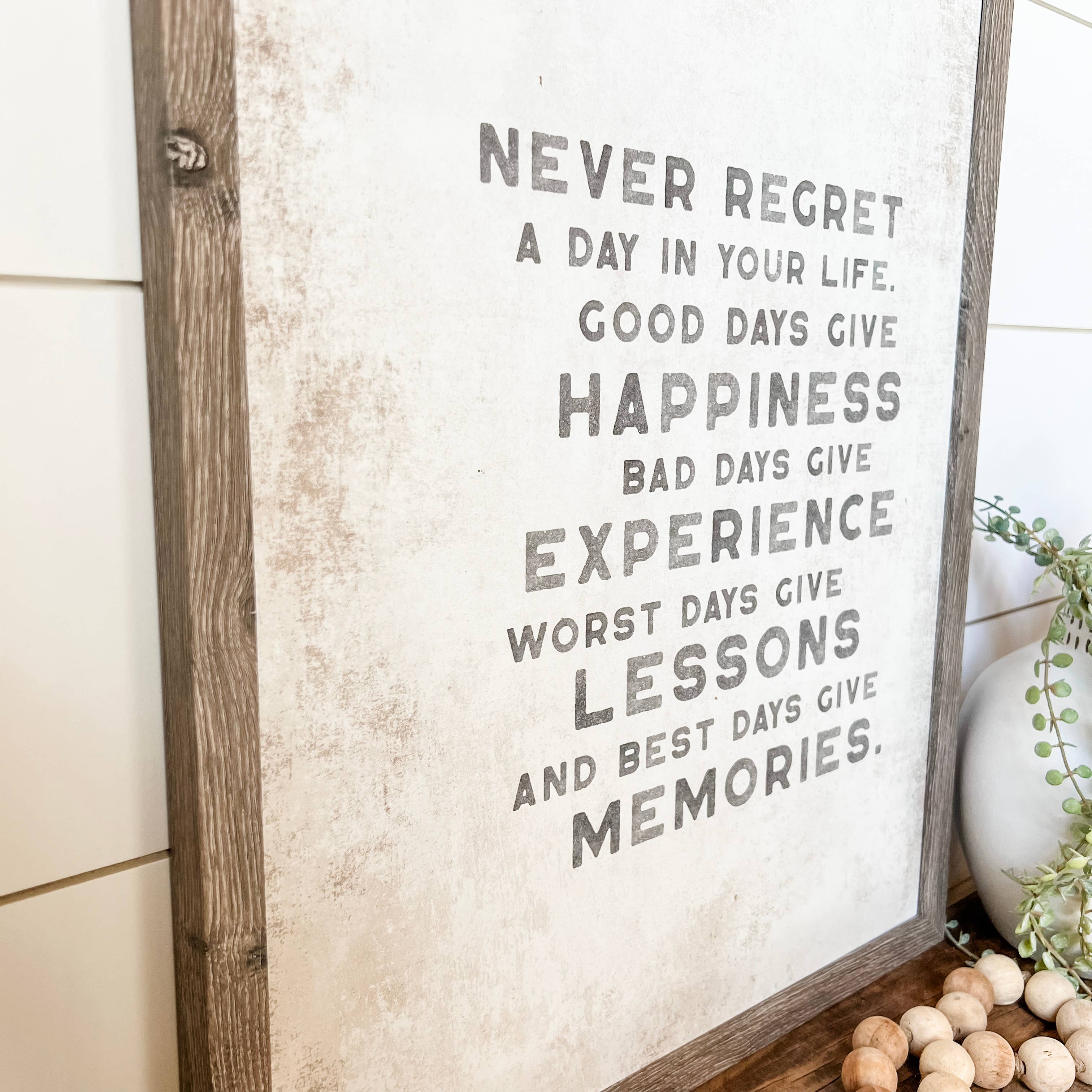 WillowBee Signs & Designs – Großhandel Schilder – Zitatschild „Never Regret A Day In Your Life“1