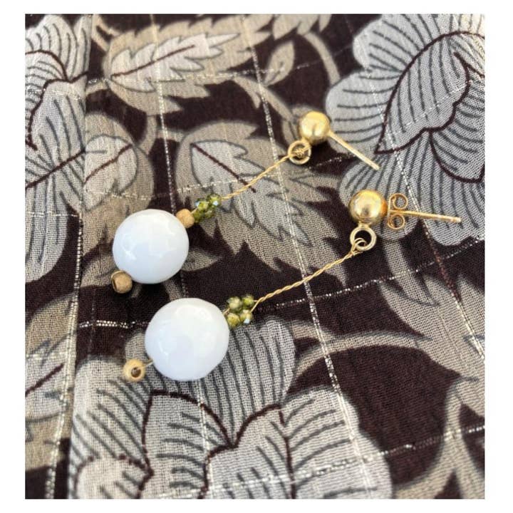 PENDIENTES WHITE DANCING para venta al por mayor de VAIMONI