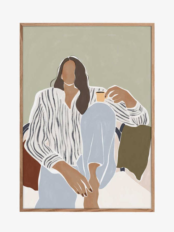 Femme profitant d'une tasse d'espresso pour la vente par Pictufy Wholesale