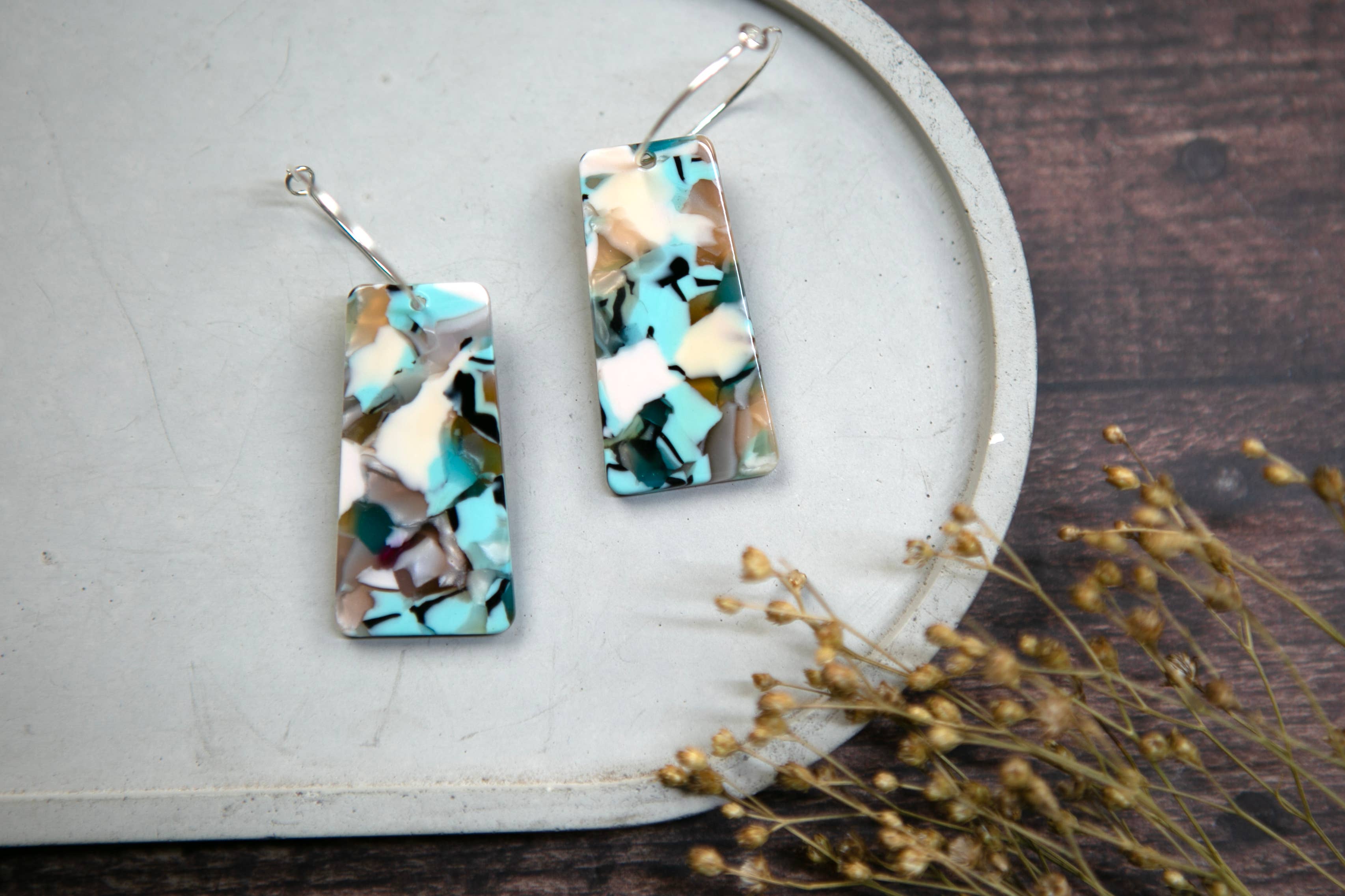 The Old Farmhouse Jewellery - Vendita all'ingrosso Orecchini pendenti - Cerchi rettangolari in argento Sterling acrilico, design accattivante4