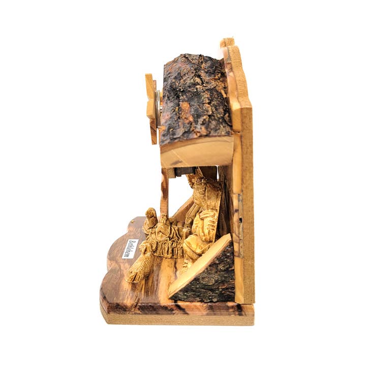 Eclectic Woodchuck - Venta al por mayor Decoración de belenes - Nacimiento musical de madera de olivo con figuras de yeso