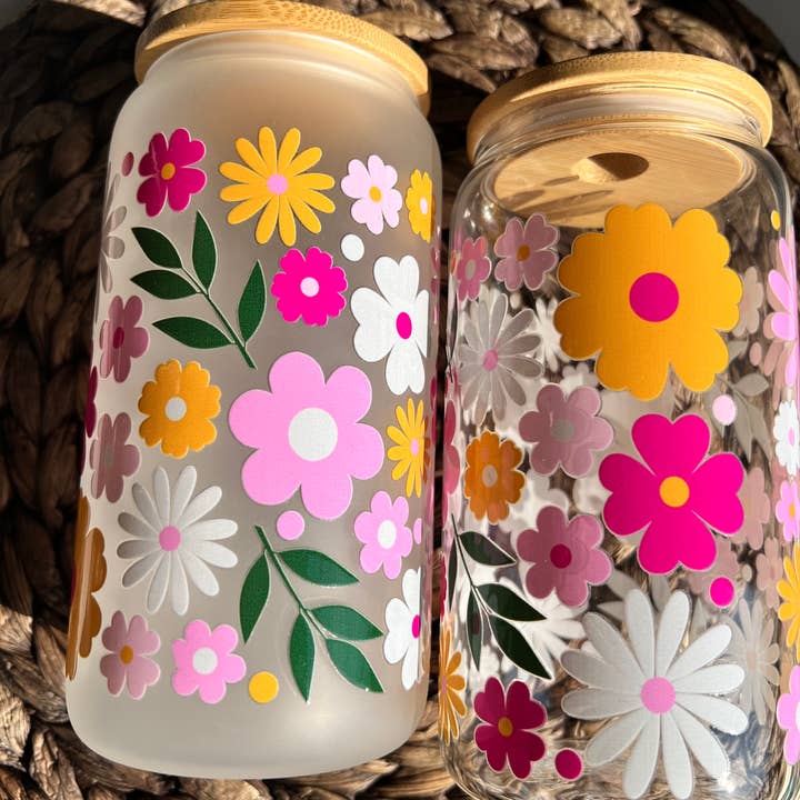 Colorful Daisy 16oz Glass Can Cup with Bamboo Lid for wholesale by She’s Called Boutique