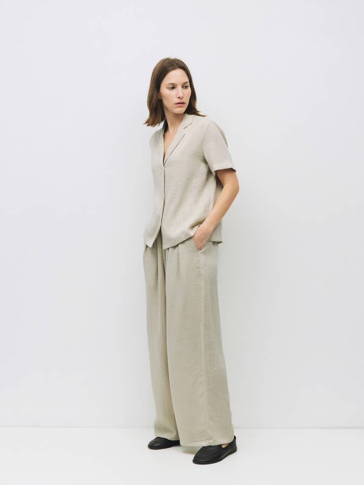 MOD REF – Großhandel Hemd – Damen – Das Donnie Top | Kurzärmeliges Hemd mit Knopfleiste2