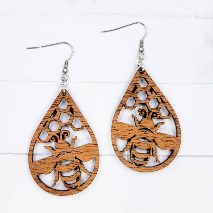 Pendientes colgantes de madera con forma de lágrima de abeja para venta al por mayor de The Purple Chickadee