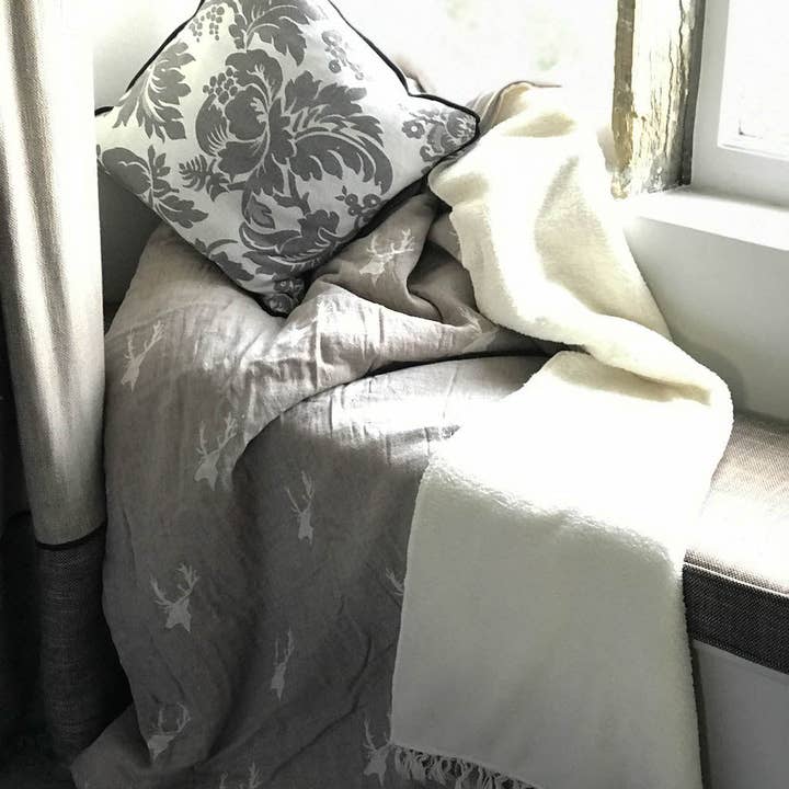 Jeté doublé en polaire Stag pour la vente par Ottoman Originals