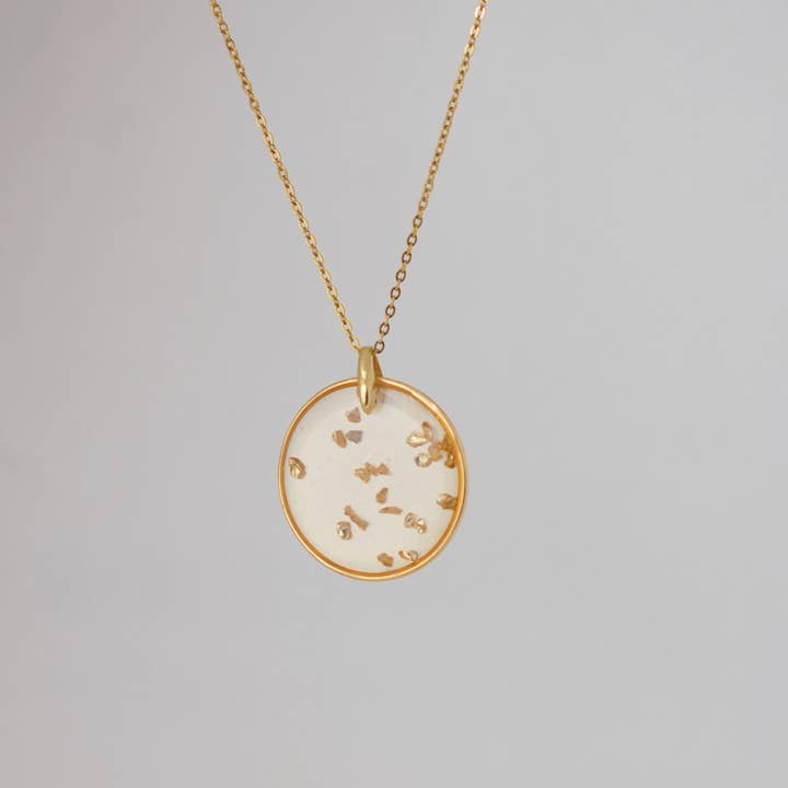 Anhänger-Halskette aus zerkleinertem Goldglas für den Großhandel von Blue Pendulum