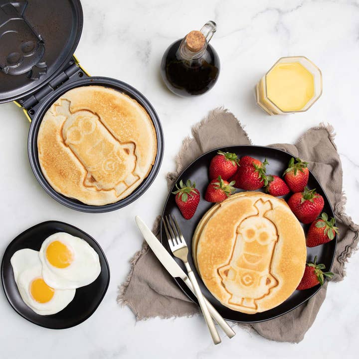 Uncanny Brands - Wholesale Kitchen Appliance - Uncanny Brands Minions Kevin Pancake Maker