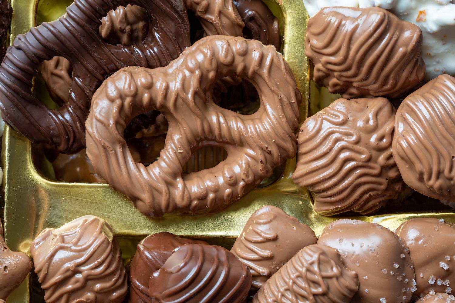 Bonnie & Pop - Wholesale Chocolate Box - The Sweet & Salty Showstopper Gift Box5