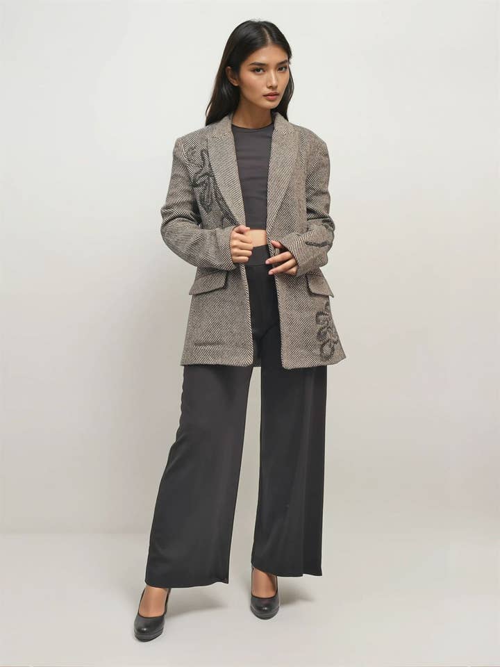 Cecile Wang - Wholesale Blazer - Women's - Long wool blazer with embroidered patterns MJ2634091