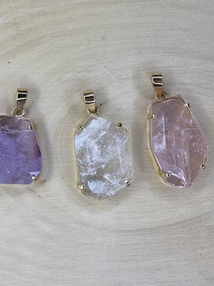Ciondolo in Quarzo Sfaccettato a Forma Libera – Quarzo Ialino, Quarzo Rosa e Ametista per la vendita all'ingrosso da parte di Aqua Brasil LLC