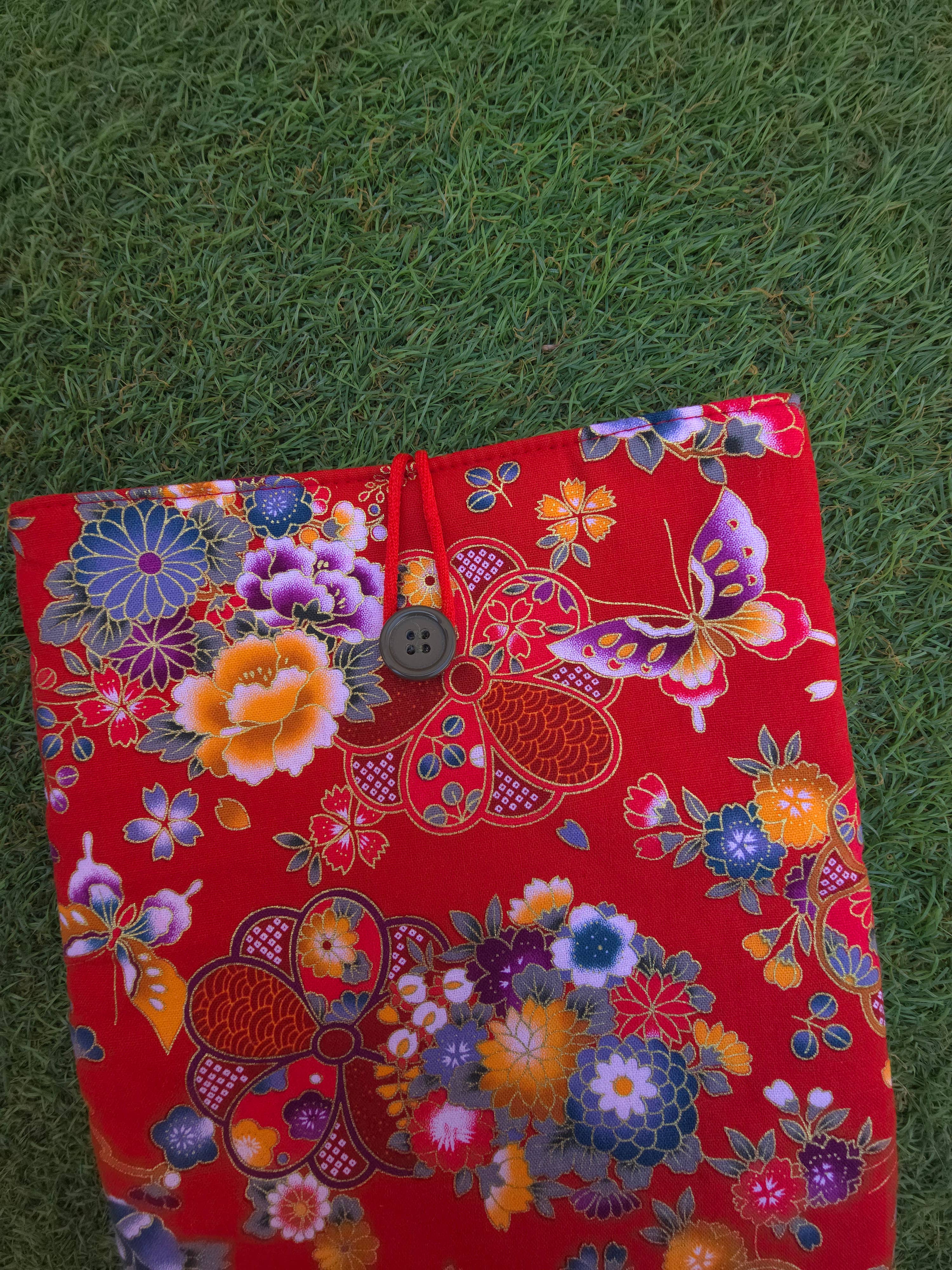 laubelgo - Wholesale Book Cover - Padded book cover with oriental motifs on a red background