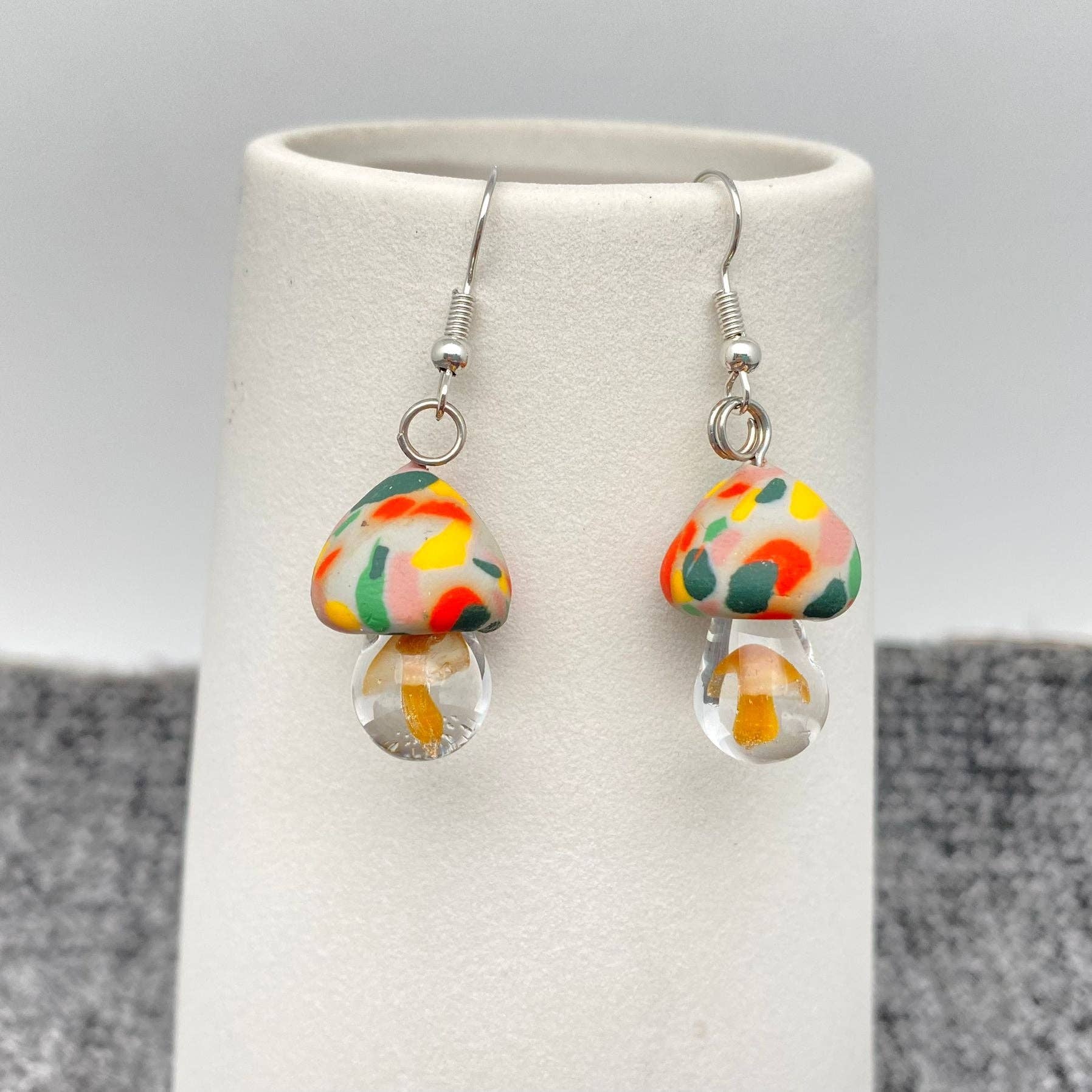 Mio Queena - Vendita all'ingrosso Orecchini pendenti - Orecchini con ciondoli a forma di fungo in argilla polimerica e vetro, vari stili0