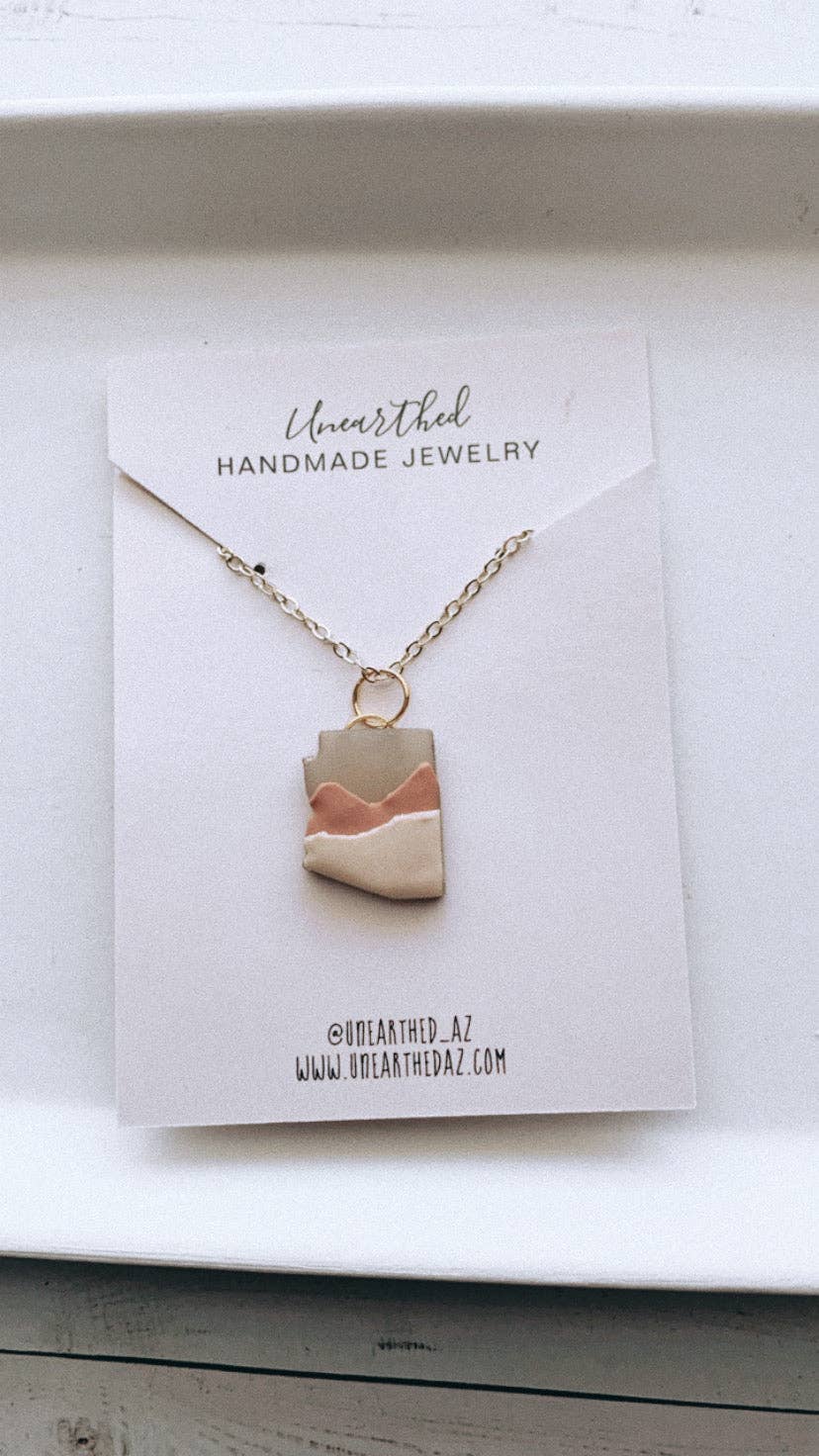Unearthed by Kathryn Peña - Vente Colliers à pendentif - Collier AZ Landscape1