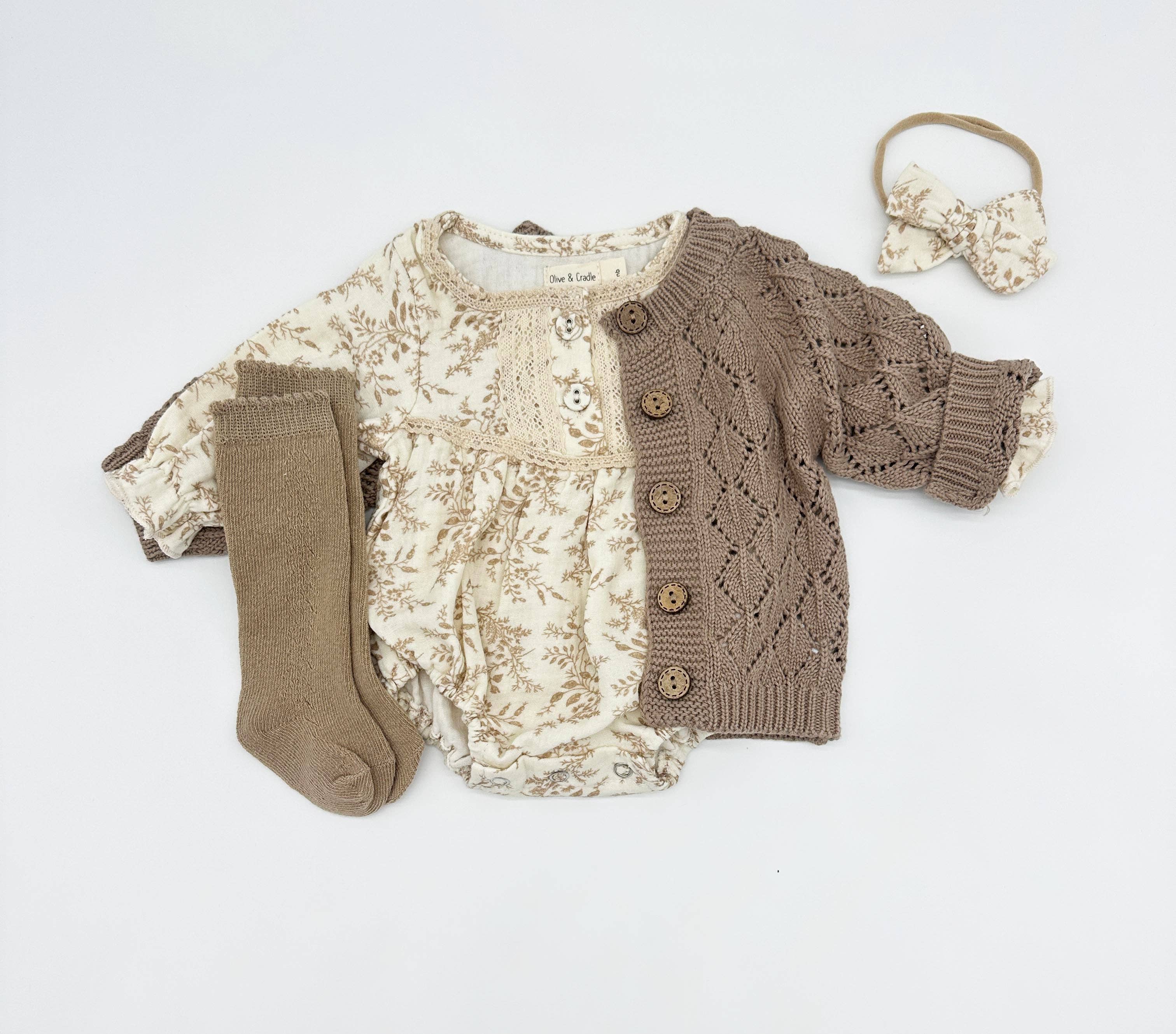 OLIVE & CRADLE – wholesale Klädesset - Baby – Elodie långärmad romper-set1