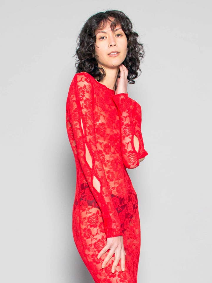 Robe en dentelle à manches courtes en cerise pour la vente par Heather Stanko