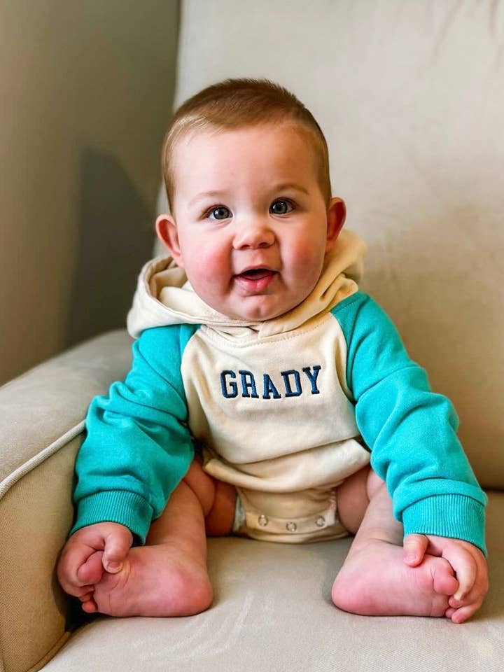 Sweat-shirt à capuche et barboteuse pour bébé en bleu sarcelle pour la vente par To the Moon Childrens