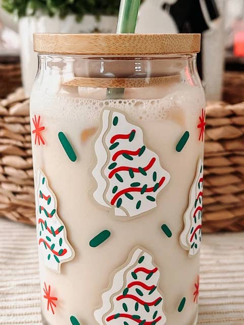 Tasse en verre pour sapin de Noël, café, canette de bière pour la vente par Wild Souls Co