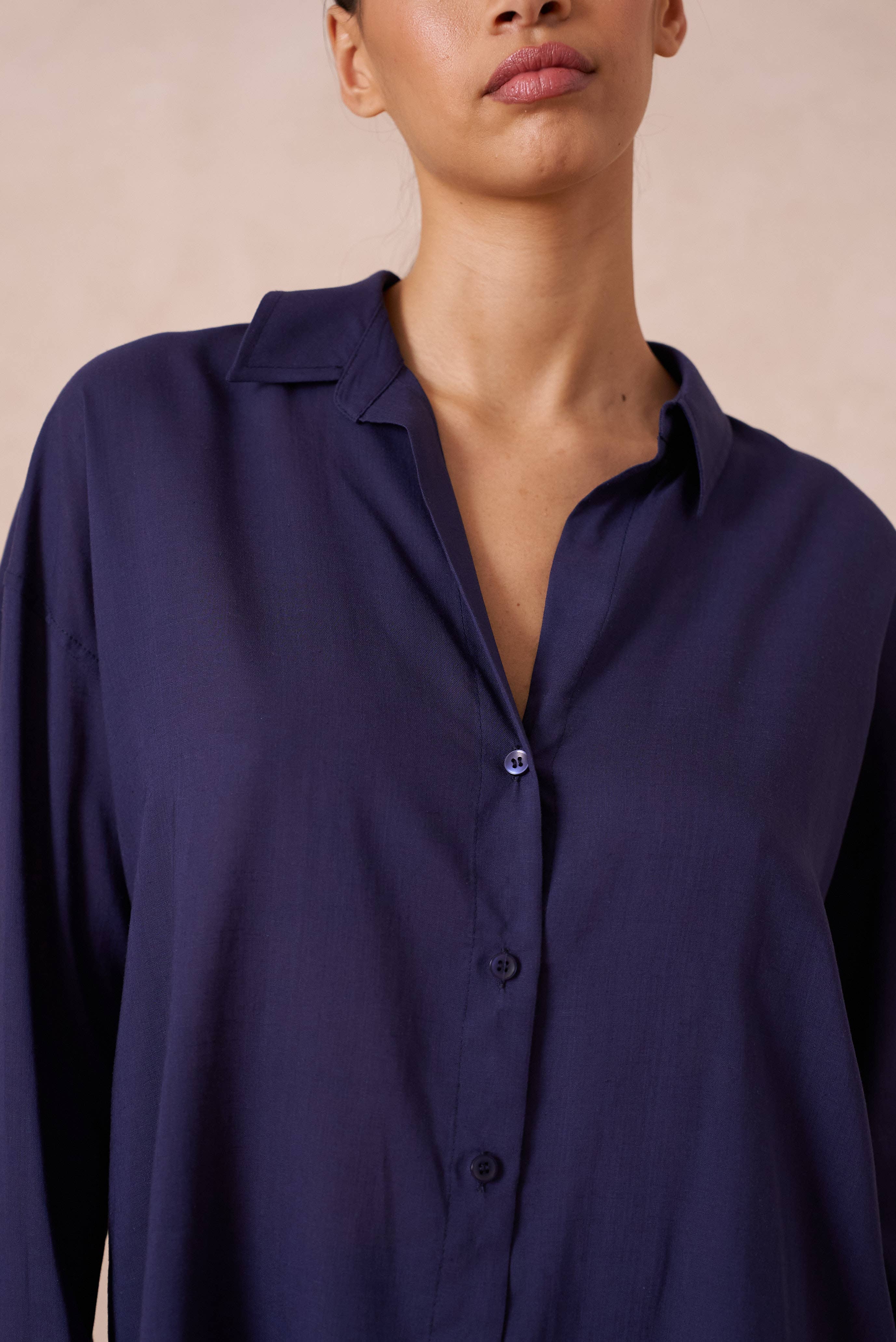 Attentif Paris - Vente Chemise à col boutonné – femme - Chemise unie avec col à revers avec du lin30