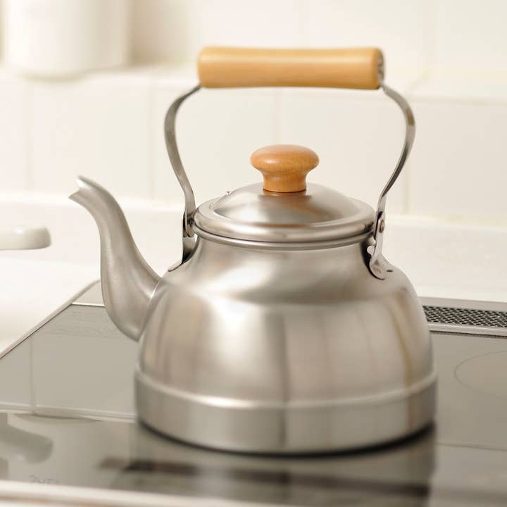 Chitose Wooden handle Classical Kettle for wholesale by Japacolle — Japan Collections | See Latest News in "About"