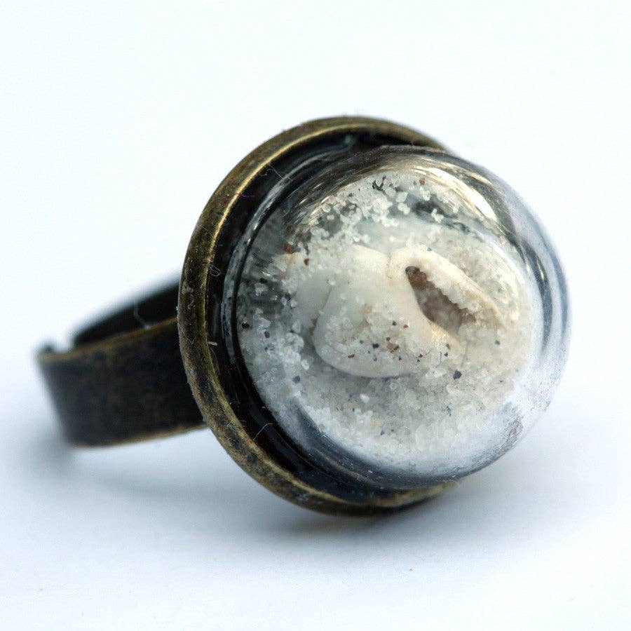 Amy Pfaffman Jewelry - Vente Bague de cocktail/de cérémonie - Bague en dôme de verre avec des vermicelles de gâteau3