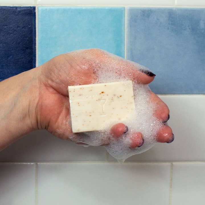Unemployed Philosophers Guild - Wholesale Bar Soap - Bathtub Gin Soap