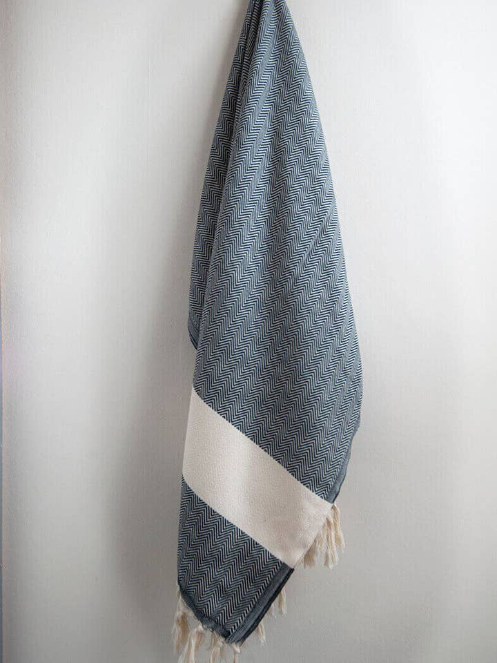 Svart fiskbensmönstrad turkisk handduk för wholesale av Hamam Square