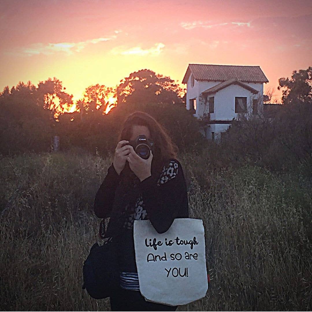 hello-bags – wholesale Bärkasse - Dam – TOTE VÄSKA (TYGPÅSE) ”LIVET ÄR TUFFT OCH DET ÄR DU OCKSÅ!”6