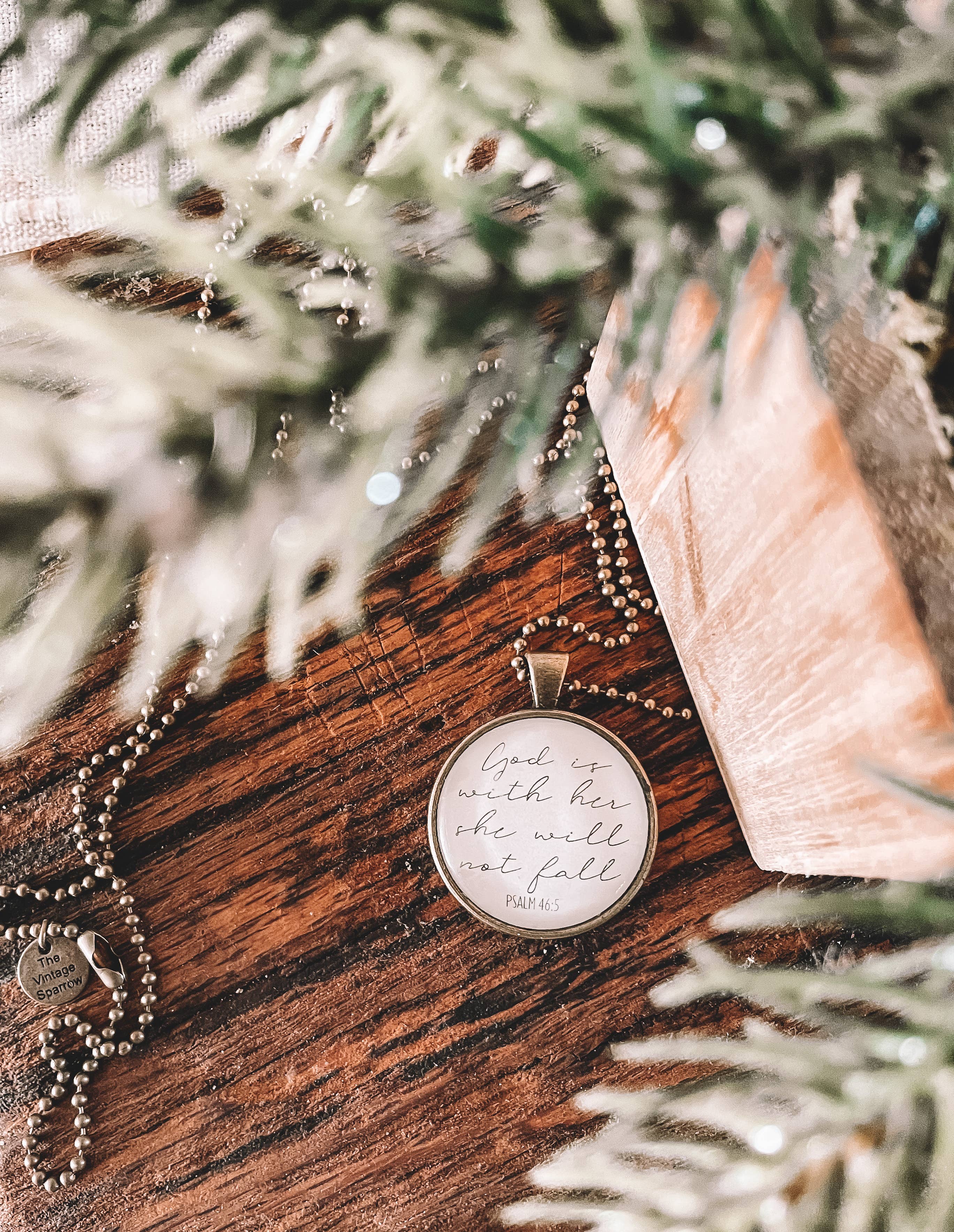 The Vintage Sparrow – Engroshandel Halskæde med vedhæng – Gud er med hendes halskæde3
