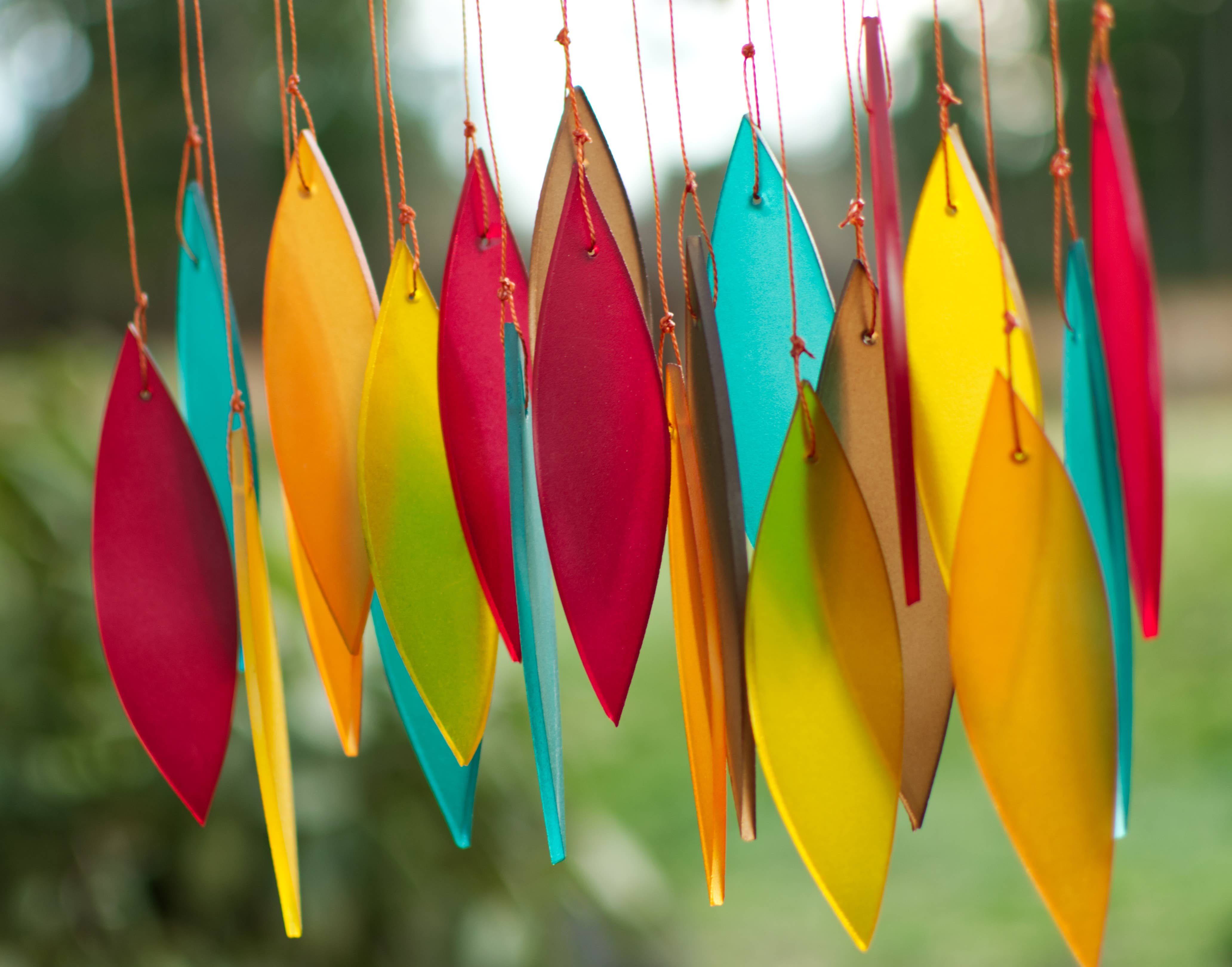 Cohasset Gifts – Espanta-espíritos por atacado – Carrilhão de Vidro - Desenho de Folha Dobrada - Bodhi Colorway2