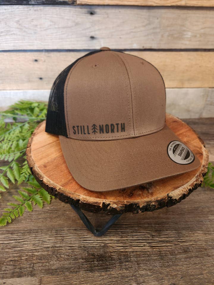 CASQUETTE SNAPBACK SIMPLE pour la vente par Still North Design Co