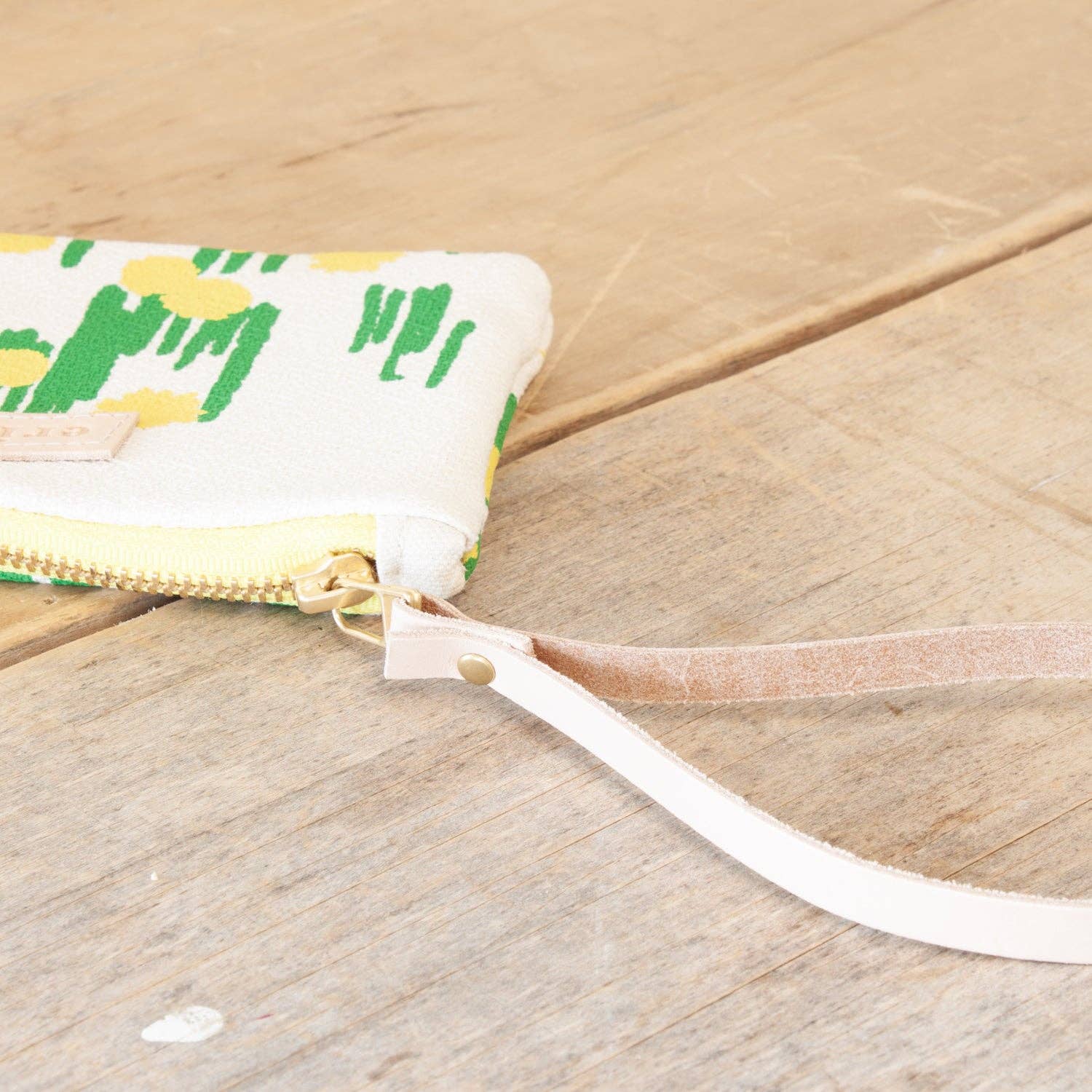 GUL DRAGKEDJA KELLY ÄNG ARMBAND för wholesale på Faire2