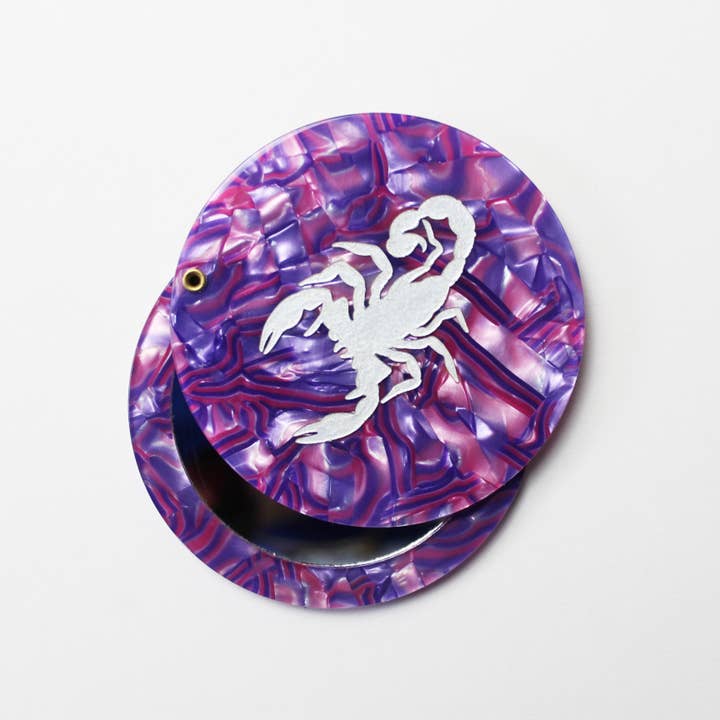 Skorpion Skorpion Lila Schale Kompakter Taschenspiegel für den Großhandel von Cousins Collective