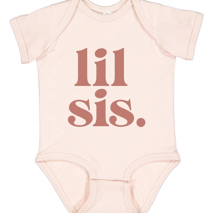 Lil Sister Rompertje - Baby Rompertje - Zwangerschapsaankondiging voor wholesale door Cora & Co. Handmade