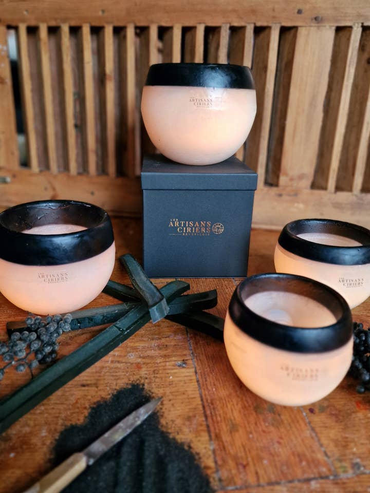 Candle Photophore Globe Black ist zurück für den Großhandel von Les Artisans Ciriers Bruxellois