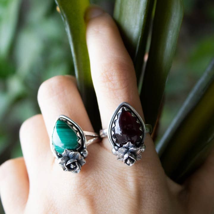 Ambra Jewels - Wholesale Cocktail/Statement Ring - Petite Floral Radiance Malachite Ring, AR-69137