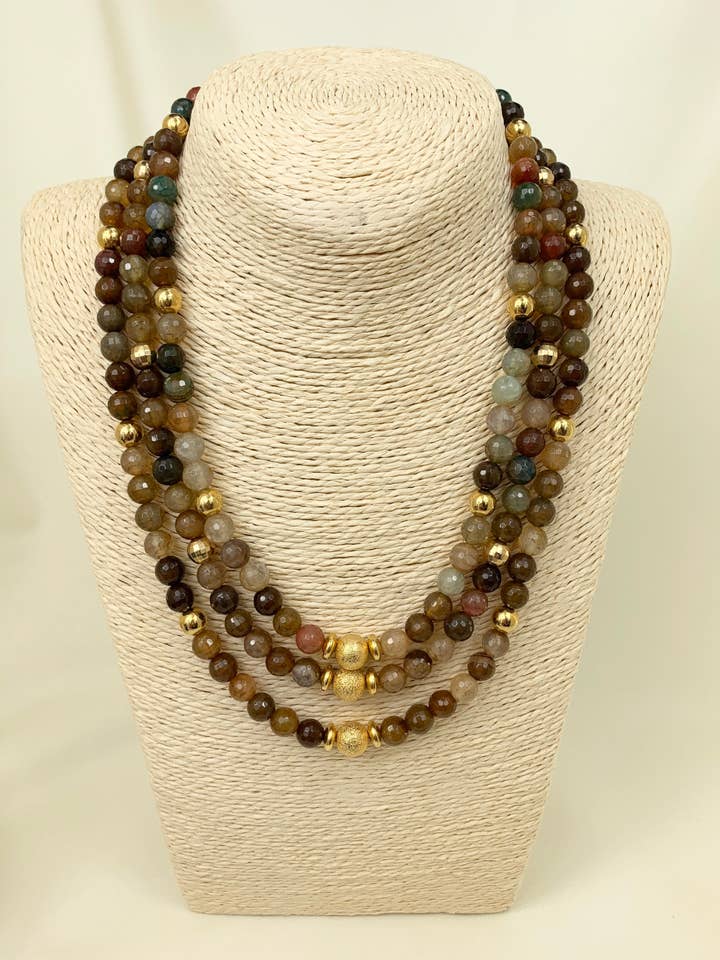Collana in agata marrone a tre fili in oro per la vendita all'ingrosso da parte di Diana Wingert Jewelry
