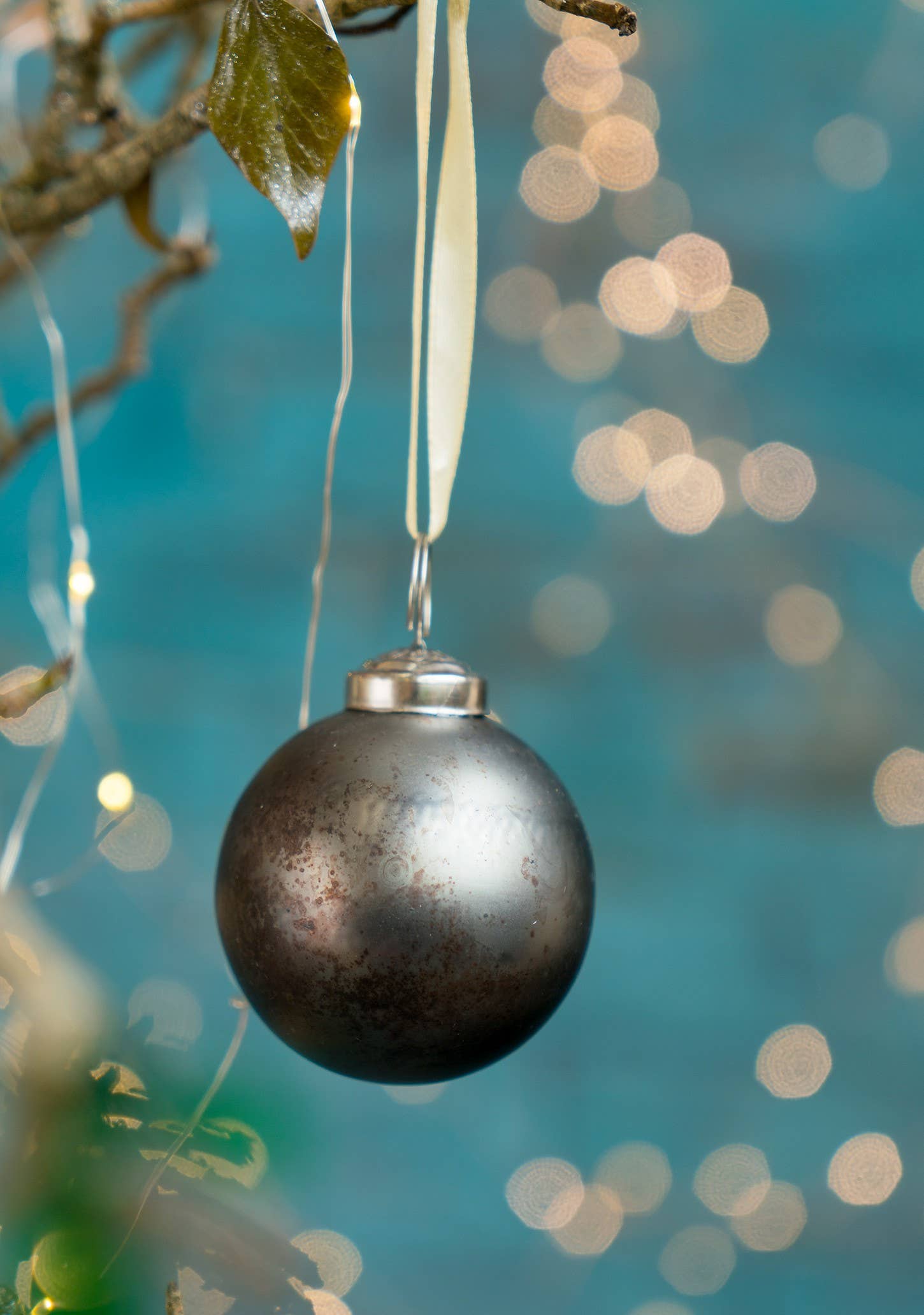 Namaste – wholesale Christmas decoration – Aria Antiqued Recycled Glass Bauble2