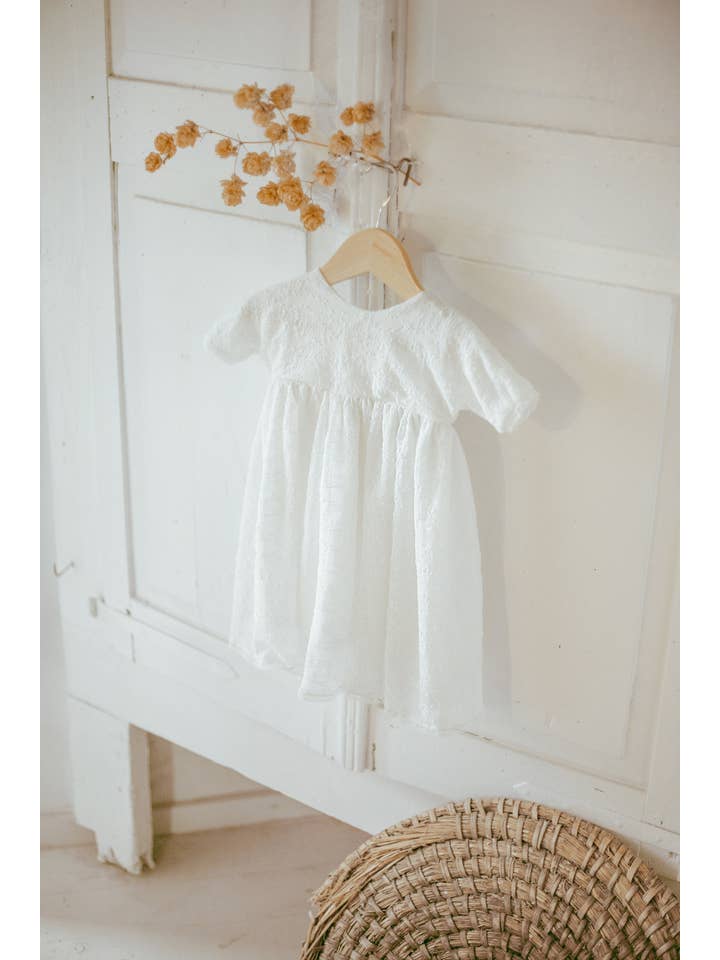 Matrinna – Engroshandel Kjole - Baby – Hvid baby knælang kjole, guipure blomsterpige kjole med flæser, kortærmet Boho Lace Outfit til småbørn, nyfødt blomsterkjole