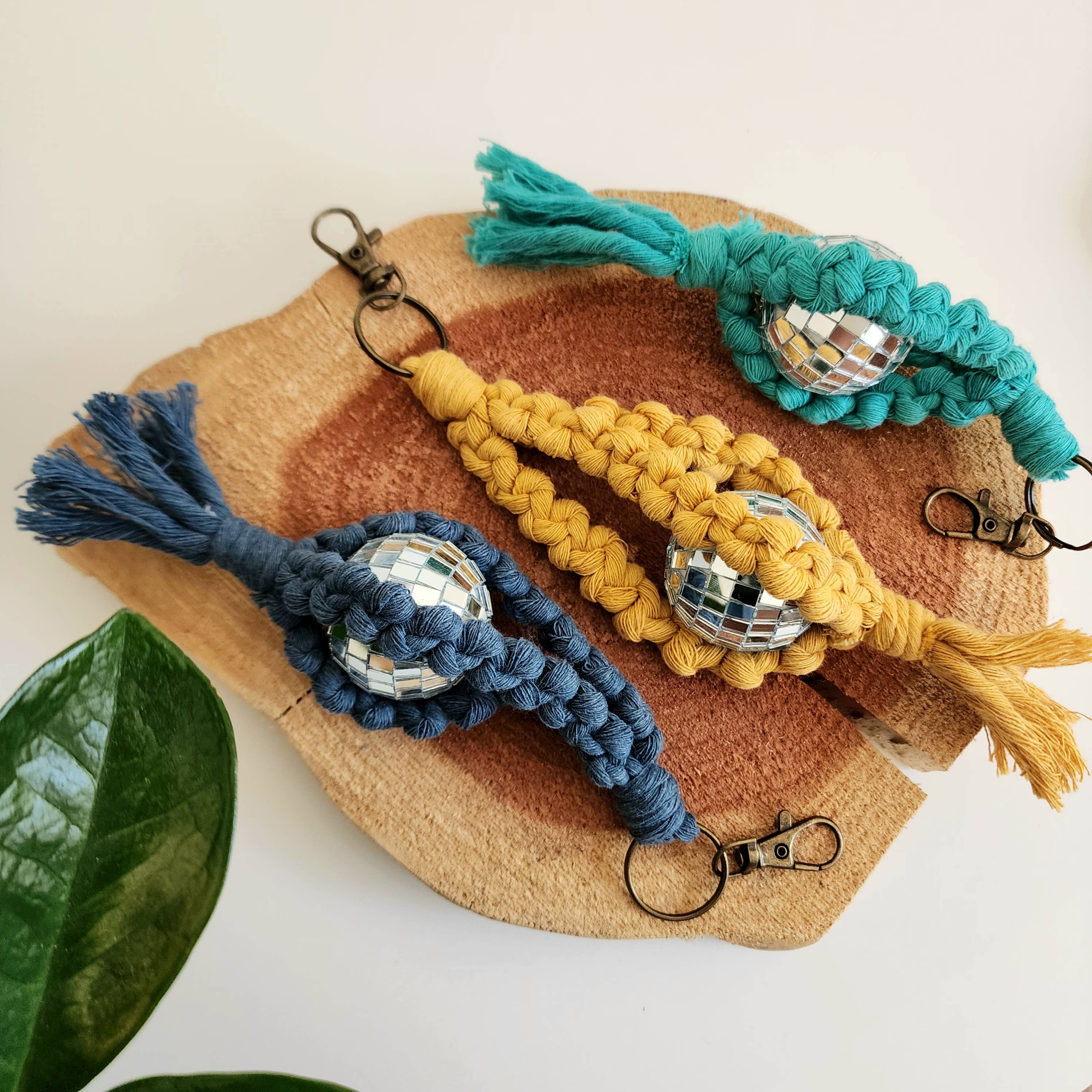 Handmade By Uruba – Porta-chaves - Mulher por atacado – Porta-chaves bola Macrame Disco/Carregador de Carros/Cabide, Porta-chaves Trendy6